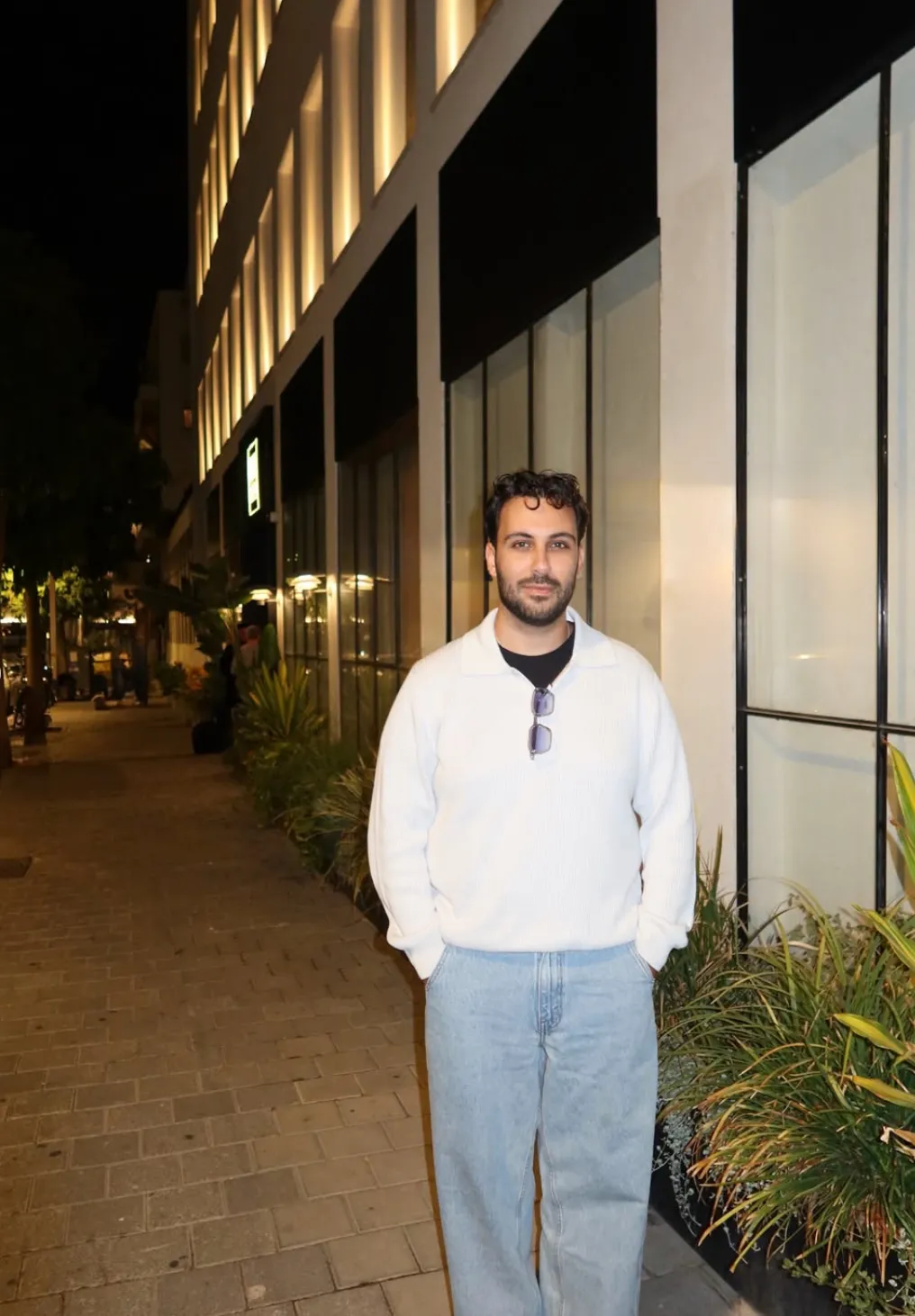 Kutay Kotan akşam saatlerinde şehirde